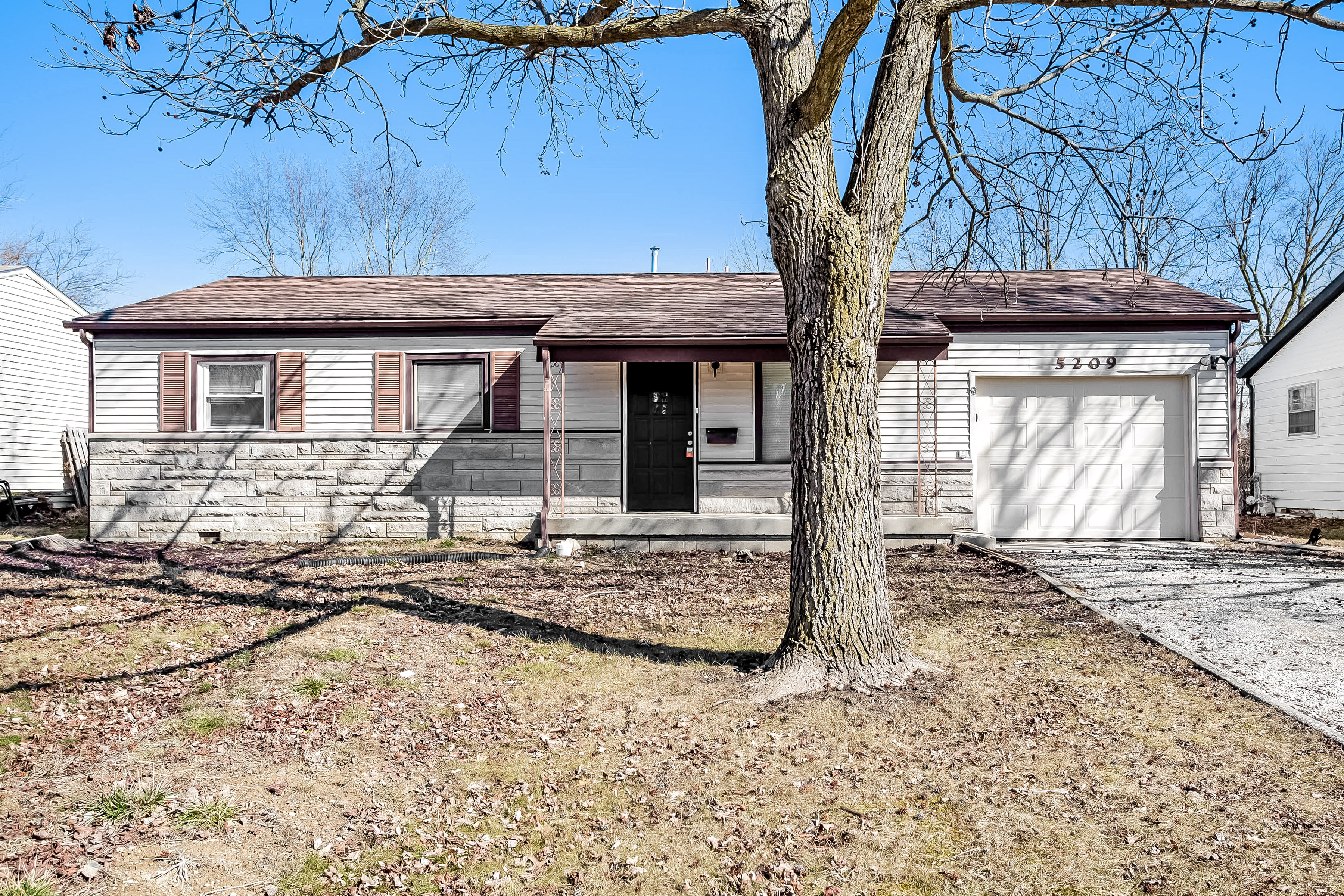 5209 White Ln Indianapolis, IN 46226